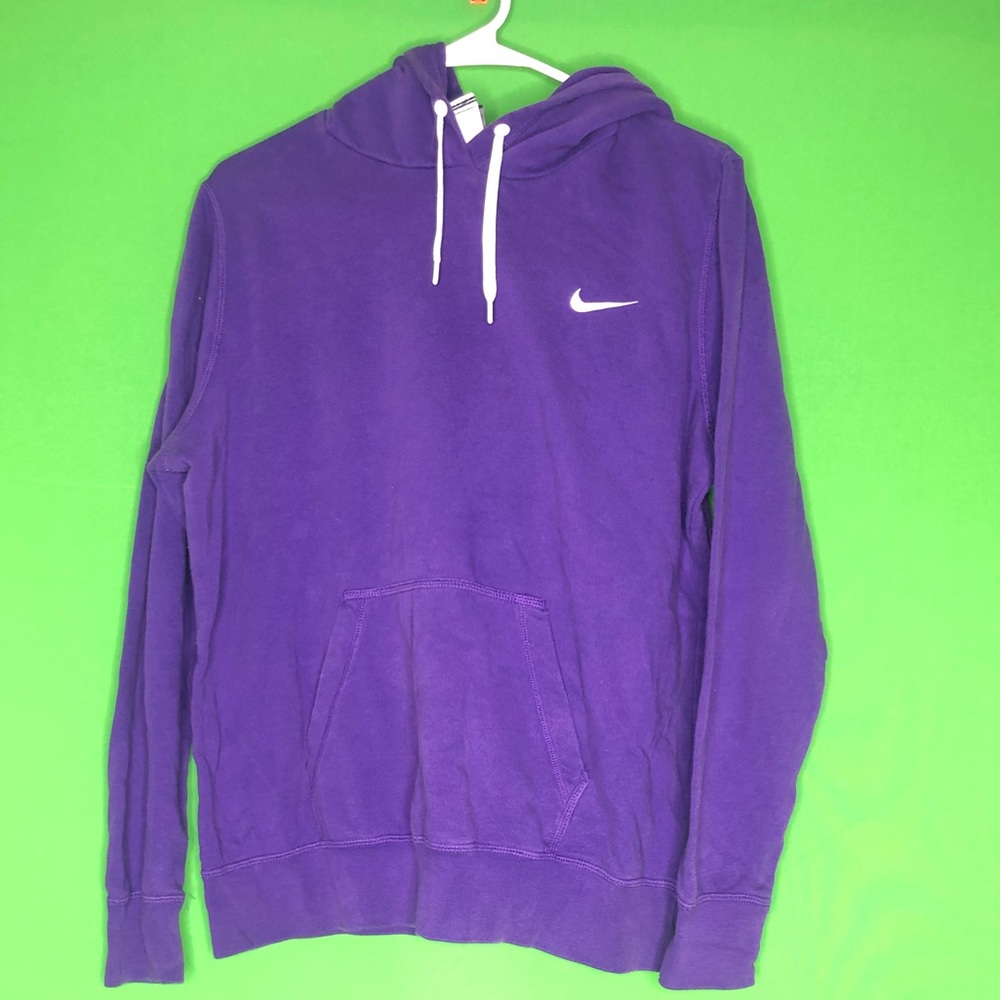 Men’s throwback Nike pullover sweater